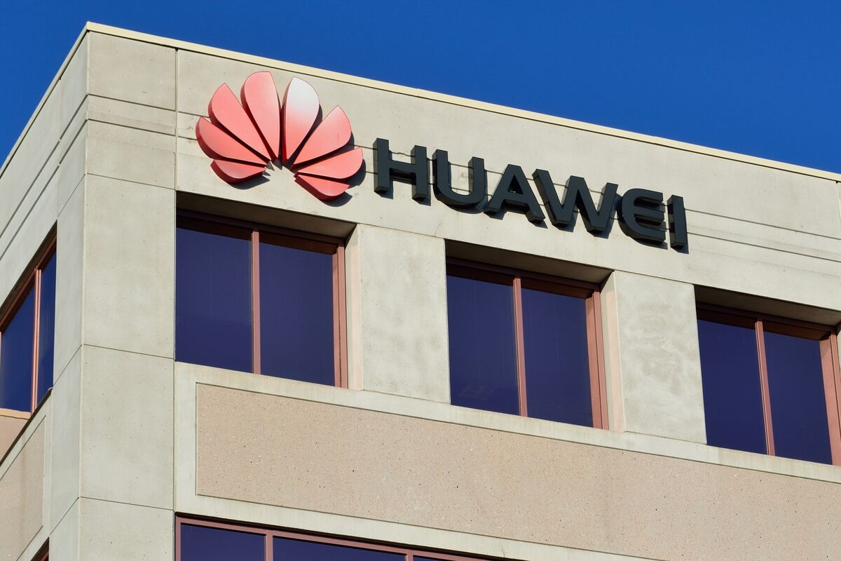 découvrez les dernières poursuites en chine concernant le soutien et l'interdiction des puces huawei. analyse des impacts sur l'industrie technologique et les relations internationales.