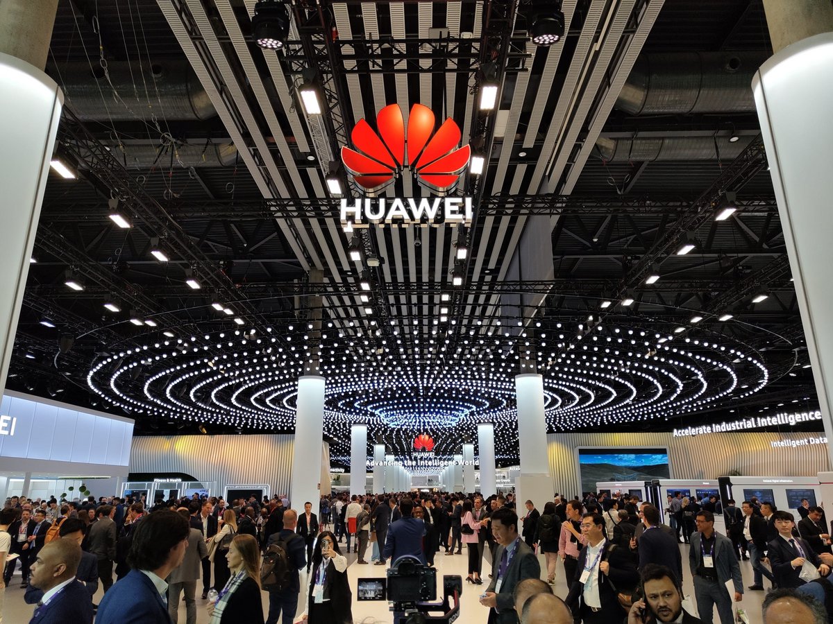 découvrez comment la chine engage des poursuites contre les soutiens à l'interdiction des puces huawei, un enjeu majeur dans la lutte technologique internationale. analyse des implications et des conséquences sur le marché des télécommunications.