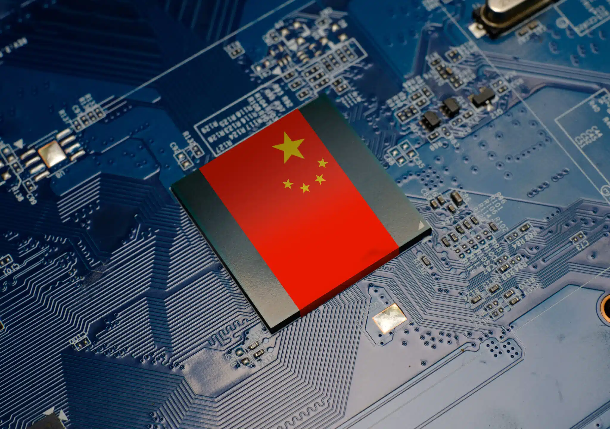 découvrez comment la chine investit massivement dans la technologie des puces électroniques, ses ambitions pour devenir leader mondial et les défis rencontrés face aux restrictions internationales.