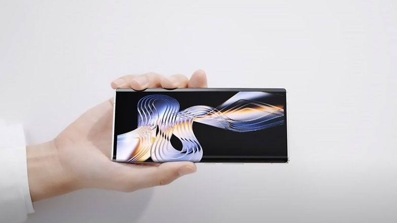 découvrez le smartphone tri-fold, une innovation technologique qui combine élégance et fonctionnalité. avec son écran pliable en trois parties, profitez d'une expérience immersive multi-tâches sans précédent. idéal pour les passionnés de gadgets modernes.
