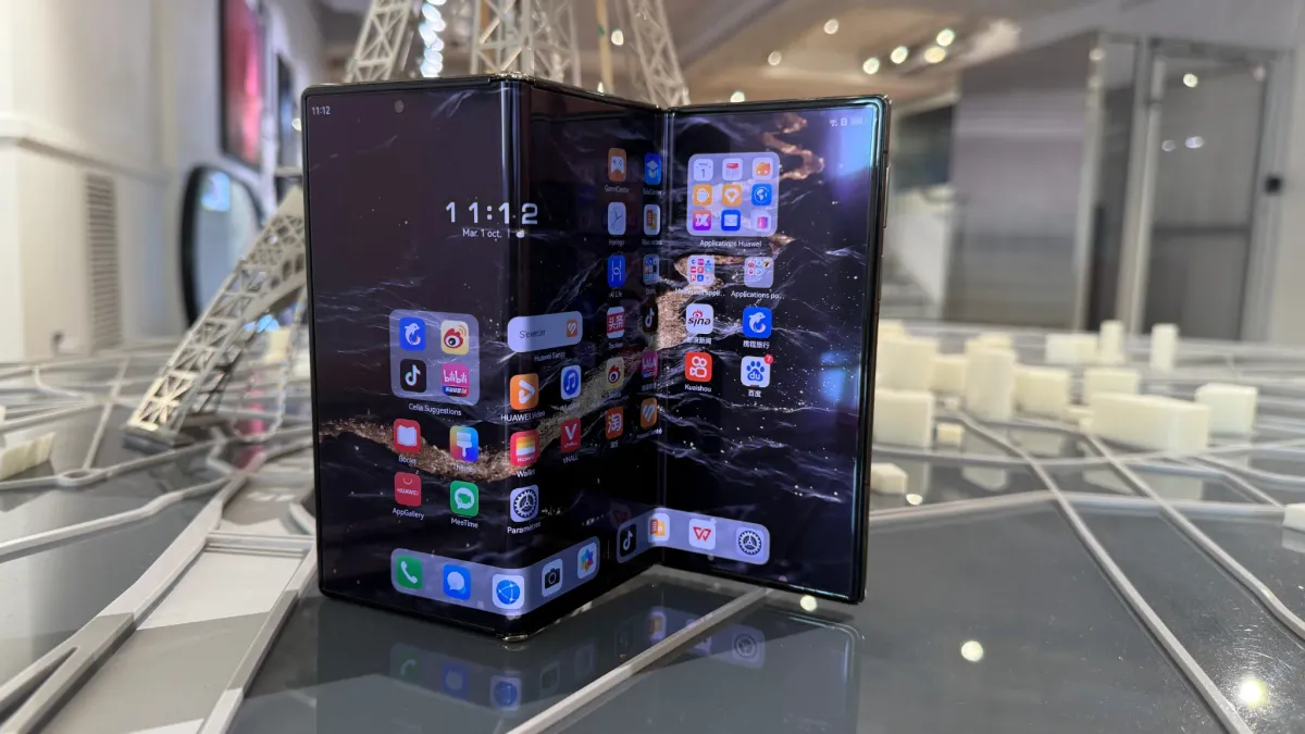 découvrez tout sur les smartphones pliables huawei : innovations, design futuriste, fonctionnalités avancées et performances exceptionnelles. trouvez le modèle qui vous correspond et explorez l’avenir de la téléphonie mobile avec huawei.