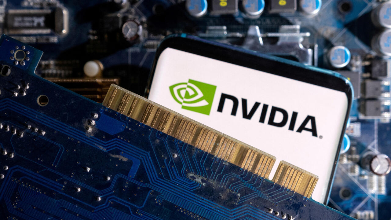 nvidia attend l'approbation américaine pour déployer sa puce d'ia en chine, marquant une étape clé dans l'expansion de la technologie ia sur le marché chinois.