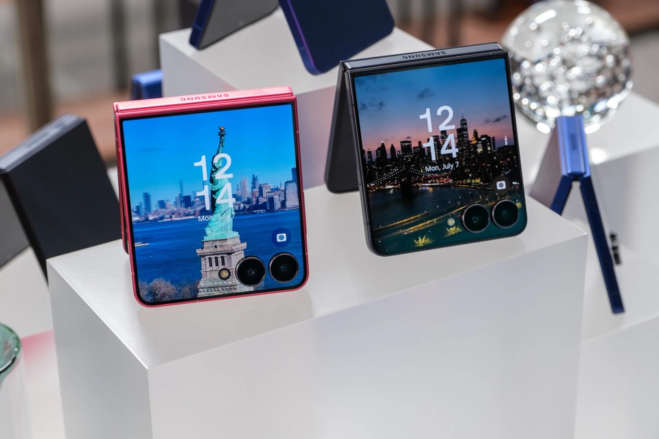 découvrez le smartphone pliable révolutionnaire alliant innovation, design élégant et performance optimale pour une expérience mobile inégalée.